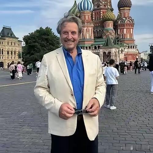马斯克的父亲和马斯克的母亲是什么时候分手的？他父亲现在生活情况如何呢？是不是也是
