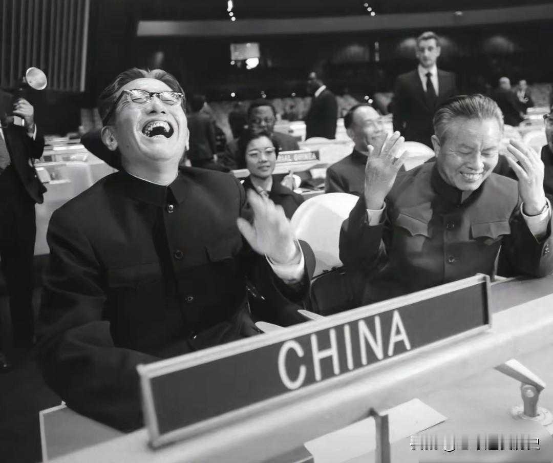 上世纪七十年代初，中国重返联合国的那一幕，乔冠华那豪迈爽朗的大笑，已然成为一个时