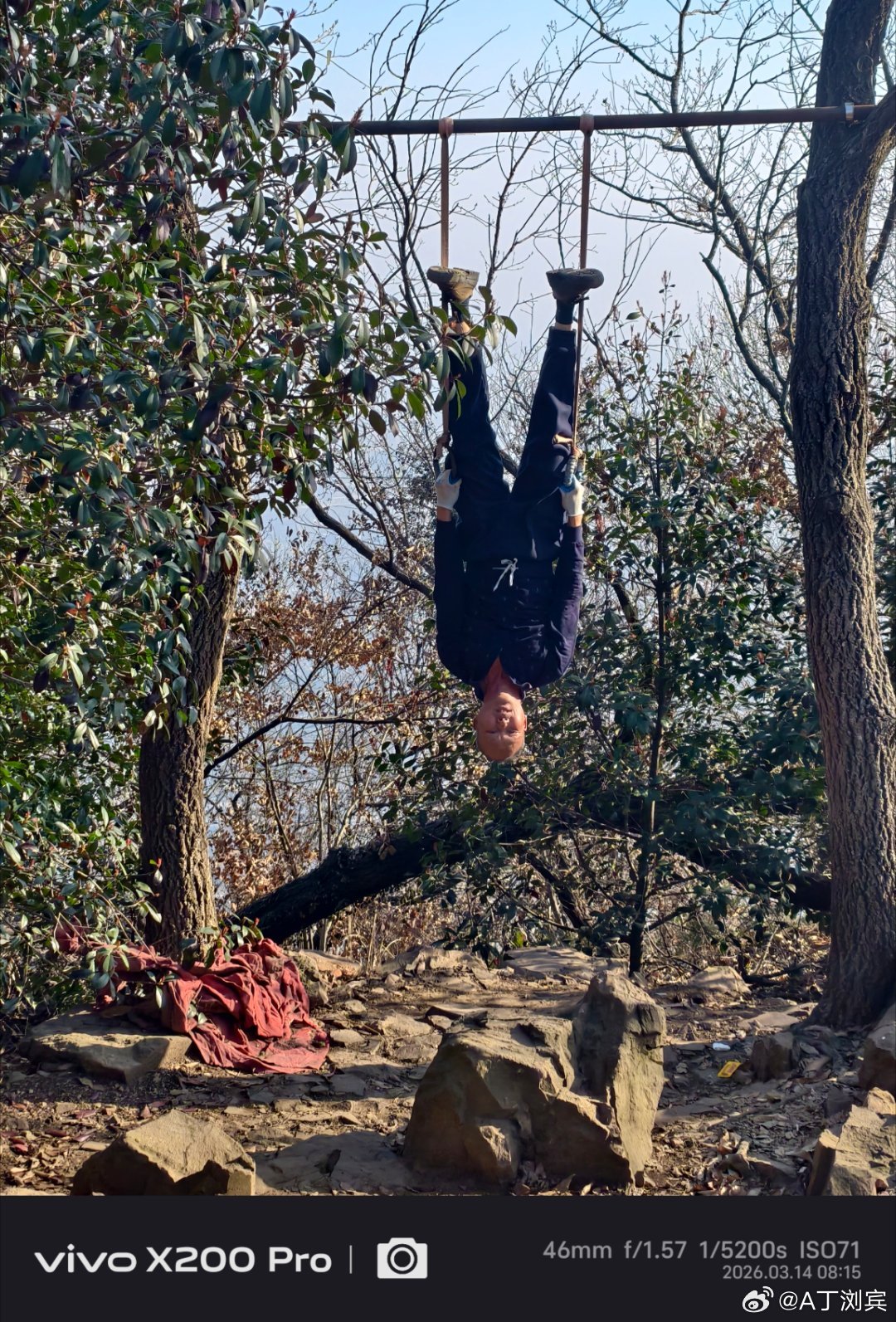 运动打卡徒步爬山﻿ ﻿vivo周末赴一场山野之约，漫步无锡惠山，登顶三茅峰。登高