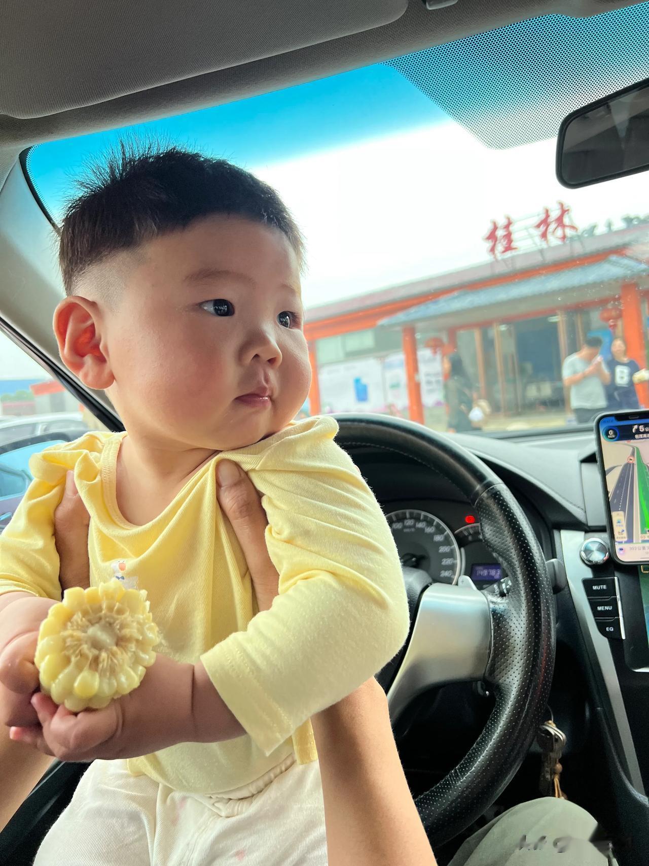 叔叔阿姨们，我到桂林了，很快就可以到家。路上需要10个小时，头有点晕，没有胃口喝