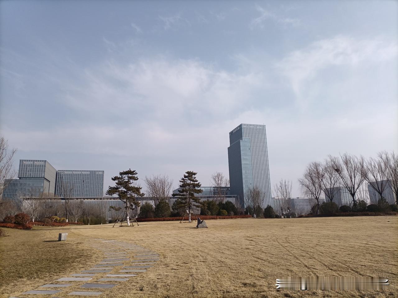 济南疾控中心在医学中心新大楼（济齐路）从这个视觉更好看吧，只是我拍的不好🆖…