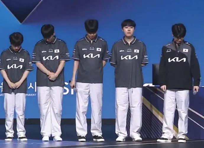 盲猜一手，韩国队什么时候会上Faker？总不会一直当吉祥物吧！
昨天韩国队以2：