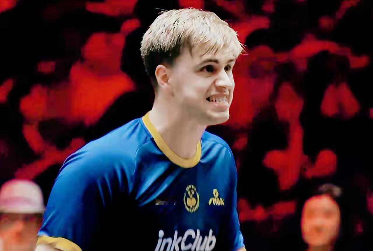 【扫除法国黑马，莫雷加德3-1泊雷特，晋级八强】新加坡大满贯男单1/8决赛，瑞典