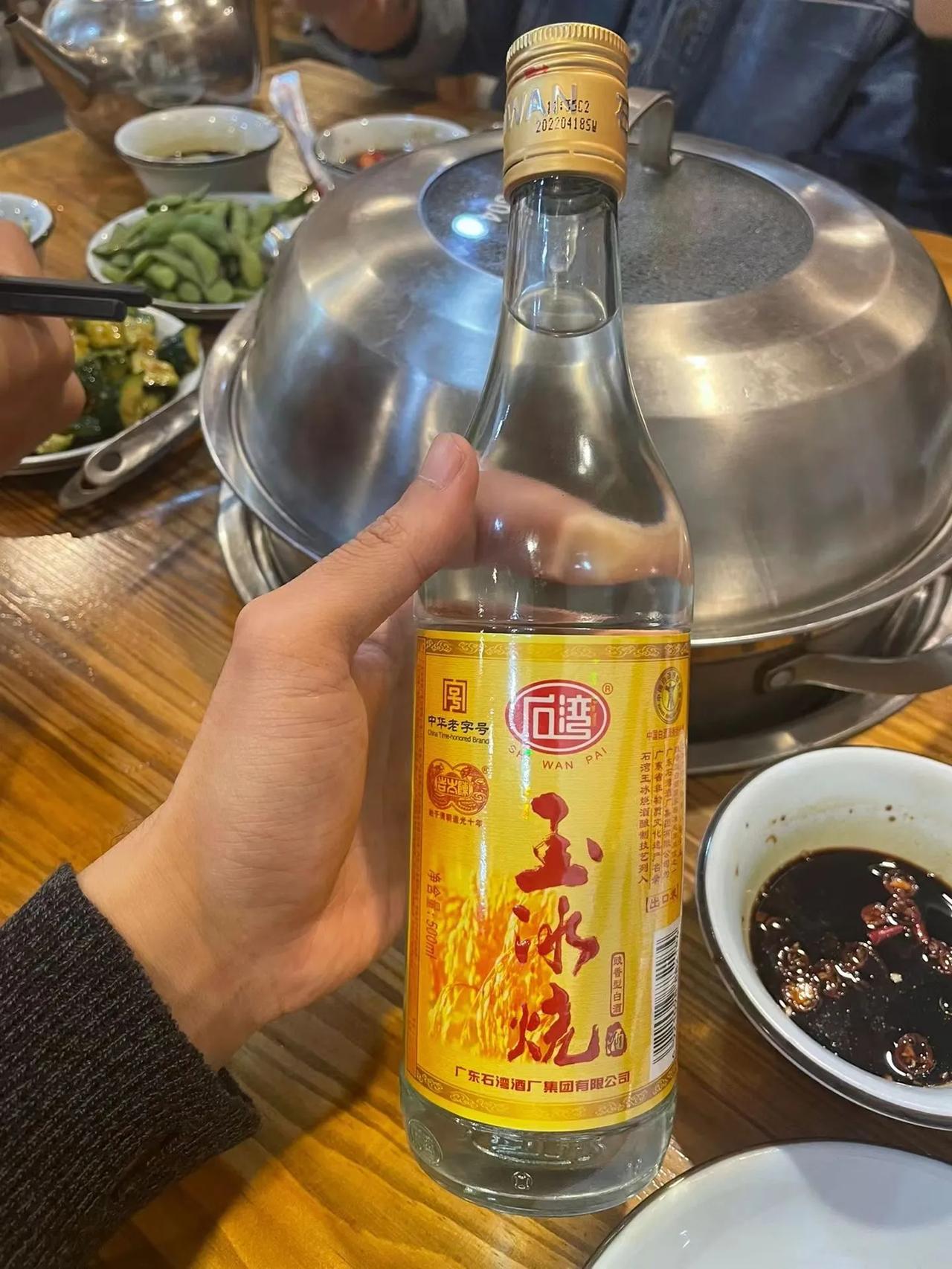 广东人喝酒“怪象”酒桌不见茅台、五粮液，反而钟爱这4款纯粮佳酿！

第1款：石湾