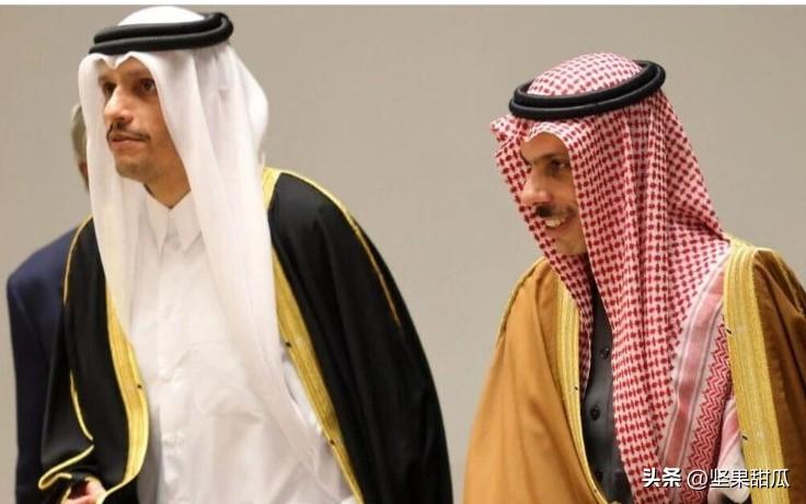 要打击中东金融中心，伊朗议长卡利巴夫称：
除了军事基地，为美国军费提供资金的金融