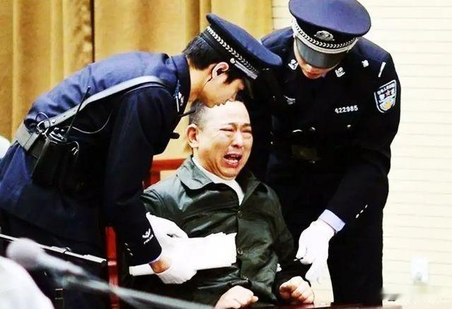 2015年，400亿资产“黑老大”刘汉被判处死刑，行刑之前，曾经风光无限的他悔不