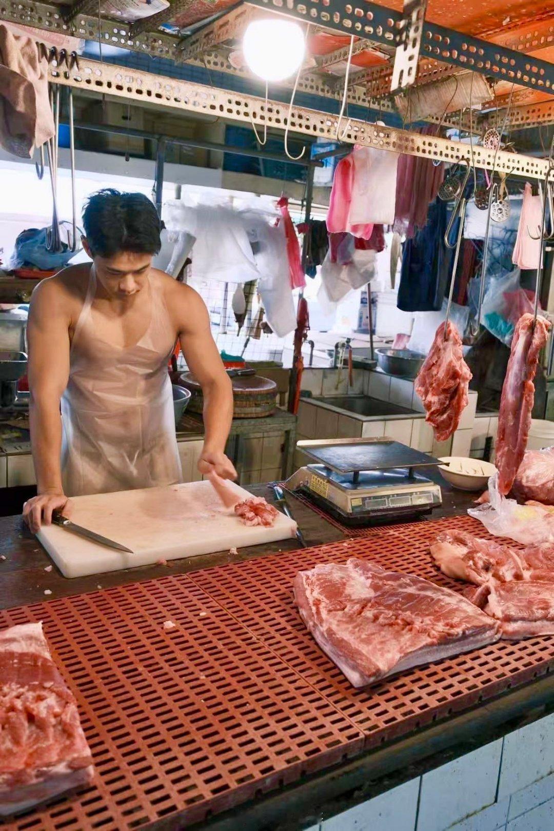 猪肉店老板亲亲帅哥