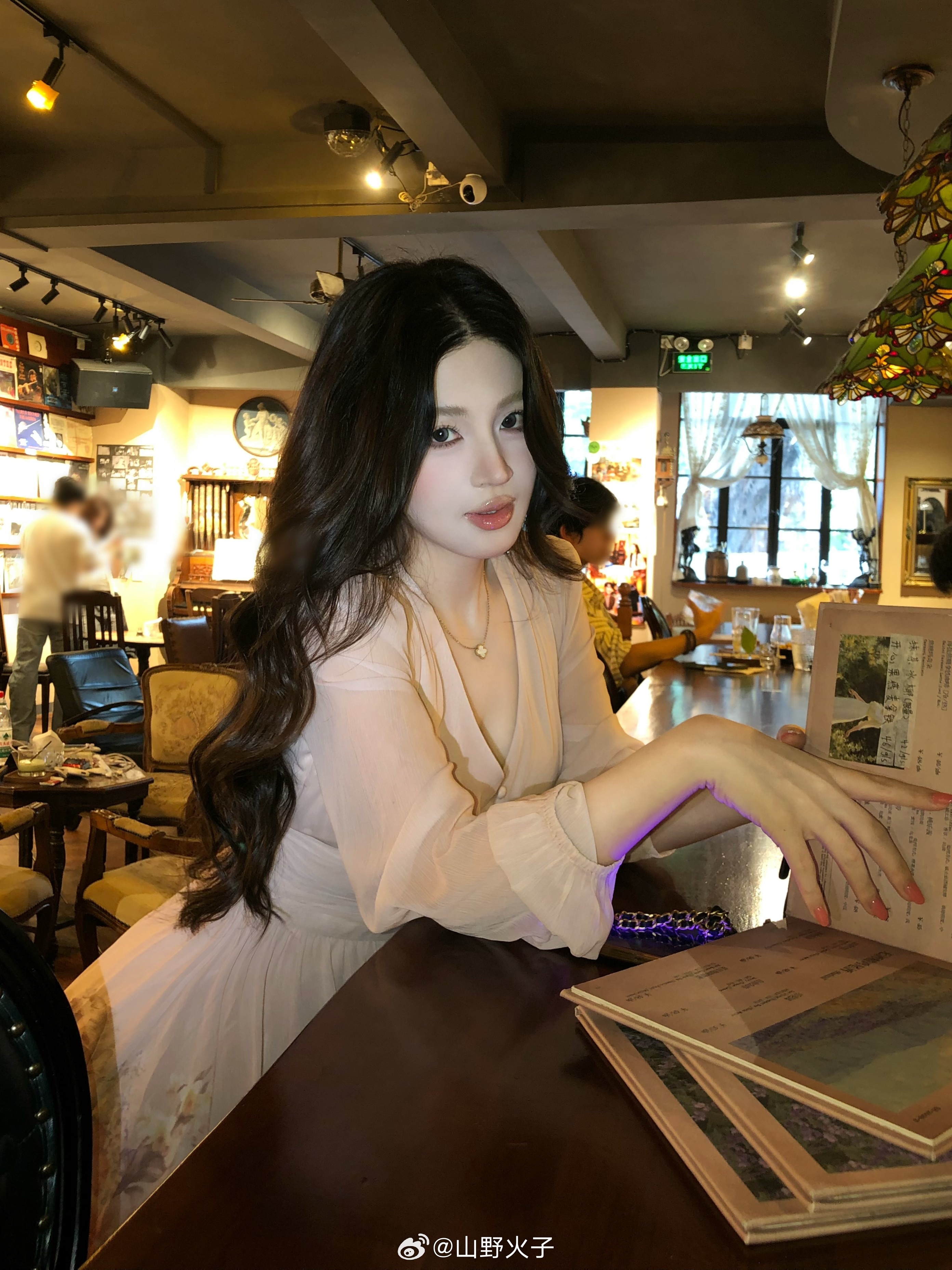 美丽女人从来不会讨厌我 她们只会爱上我