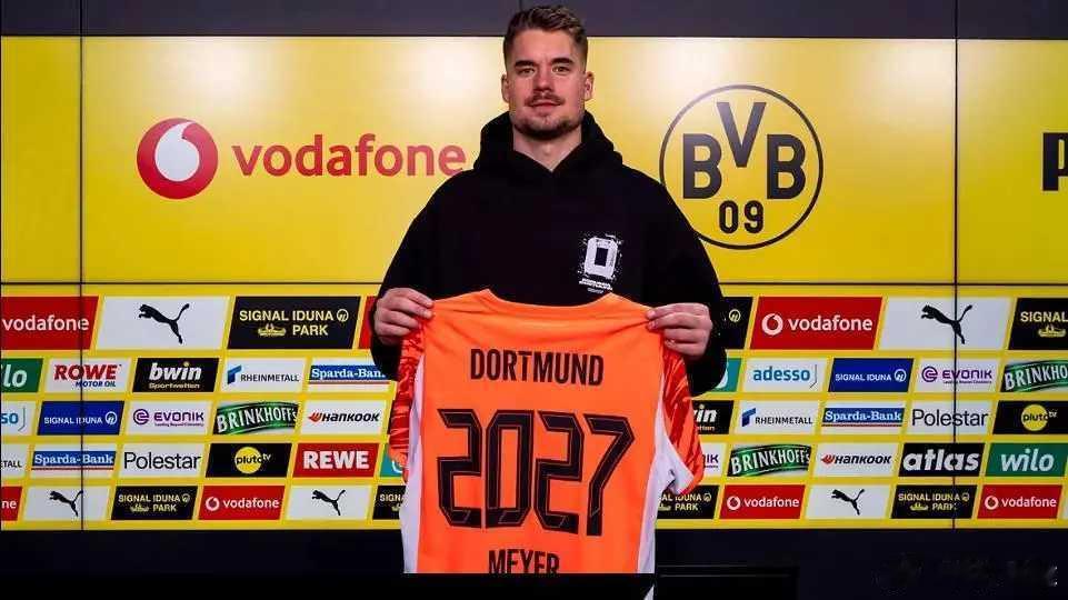 官方：多特与34岁第二门将亚历山大-迈尔续约至2027年北京时间12月3日，多特