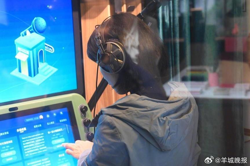 【#老人花8000参加录音培训发现是陷阱#】当几十次试音失败的通知弹出屏幕，71