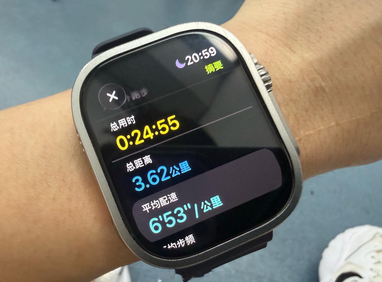 戴了多年Apple Watch，看到这个话题有点懵。

从我自己体验来说，从没出