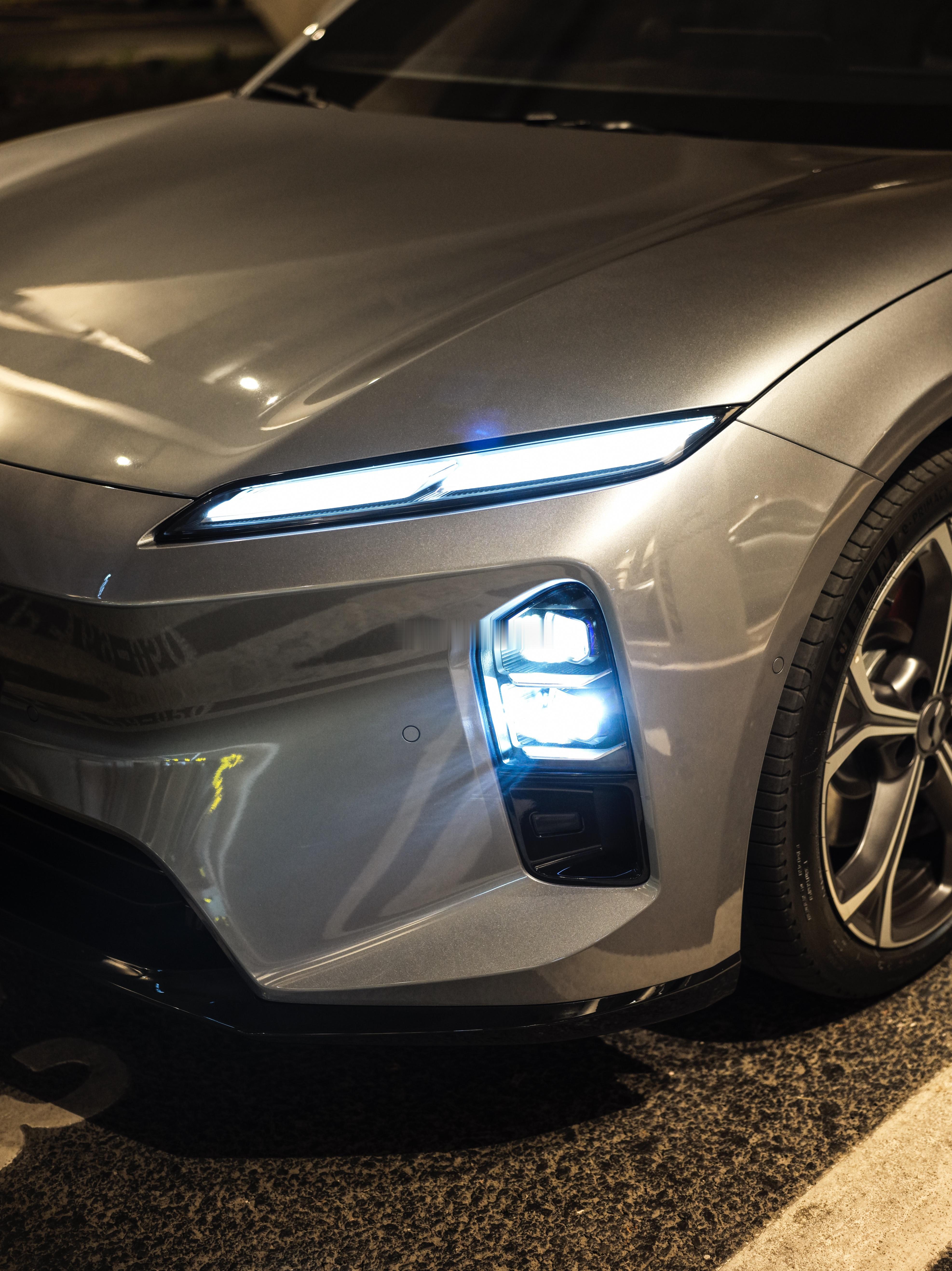 ET5最为推荐的一套搭配，月辉银+极速灰+花竞+气辉橙+MOON，非常绝，审美这