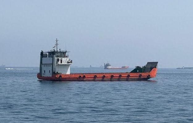 7月14日，就在前一天还高调宣称要对霍尔木兹海峡过路货船征收20%“买路钱”的特