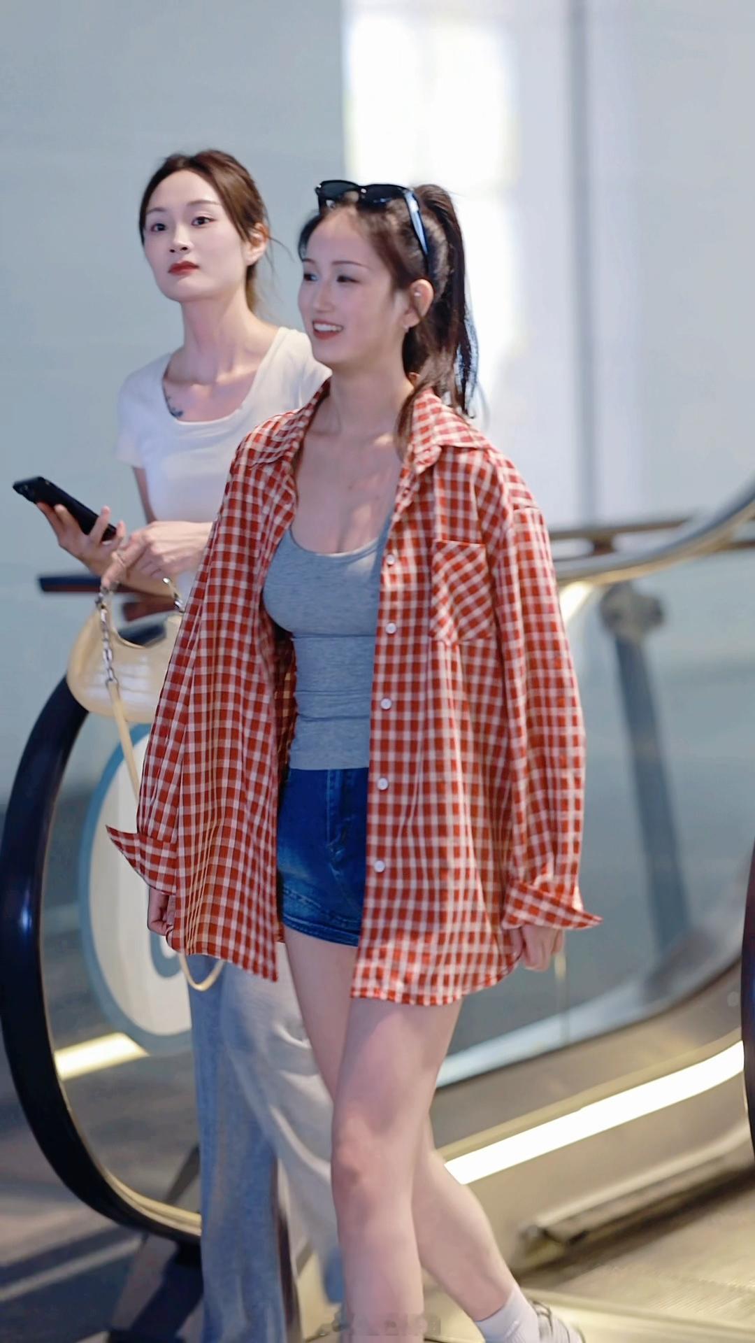 【成都街拍】周二，宝贝们早安！丨摄影拍照每日穿搭