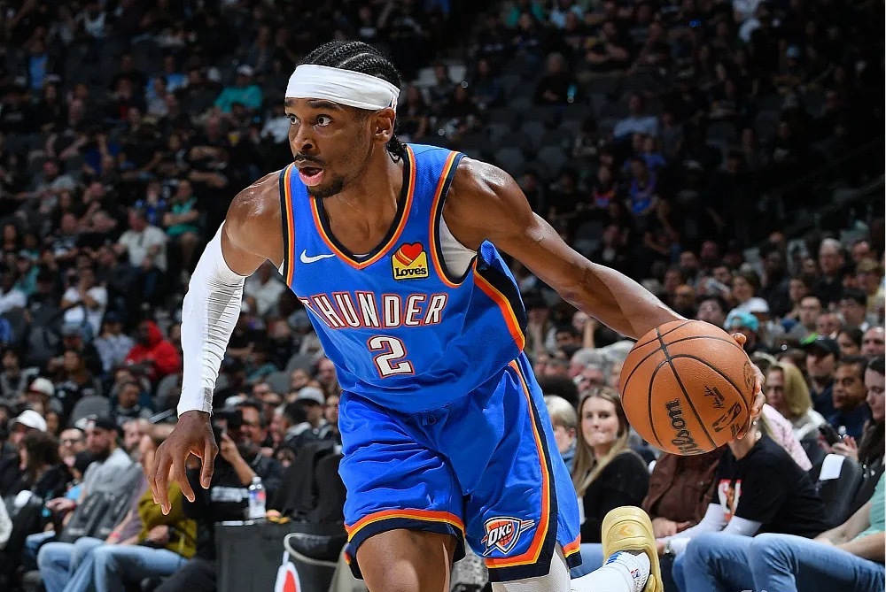 NBA季后赛，雷霆108-90击败湖人，系列赛1-0领先。卫冕冠军雷霆在今年季后