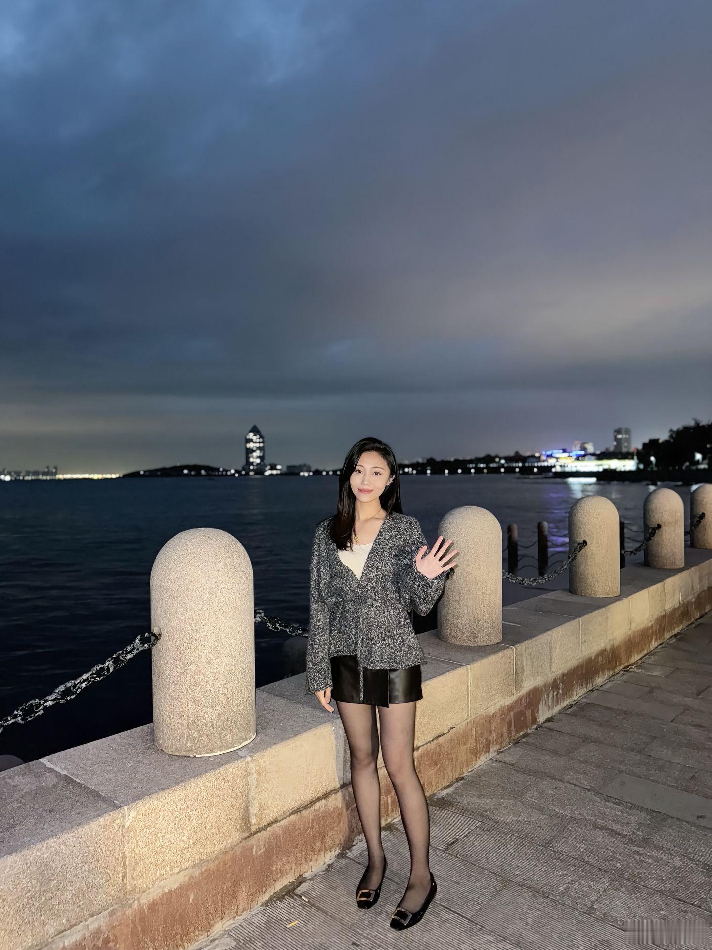 齐彤彤 🖤 海边氛围感夜拍 ​​​