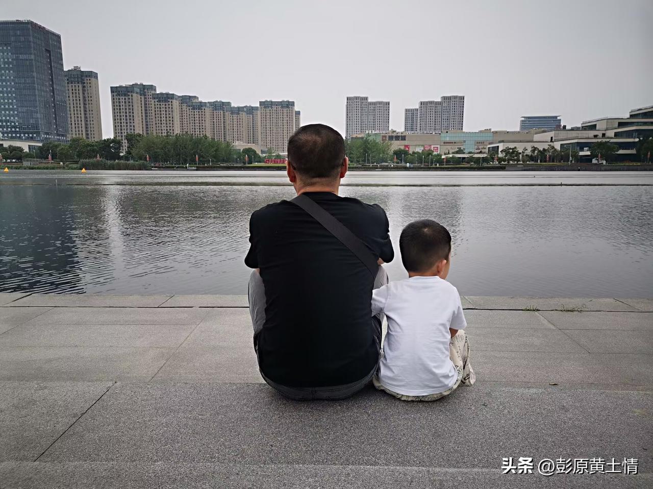 人到中年，最幸福的莫过于一家人在一起。周末，有孩子的声音和身影，周内，有爱人在厨