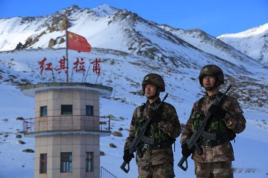 向驻守新疆红其拉甫山口的战友们致敬!环境艰苦程度：帕米尔高原“生命禁区”，海拔 