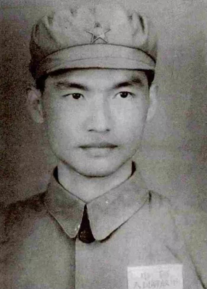1947年，国军少校被俘，连长正要审问，他却摇头：同志，你级别太低，我的代号是9