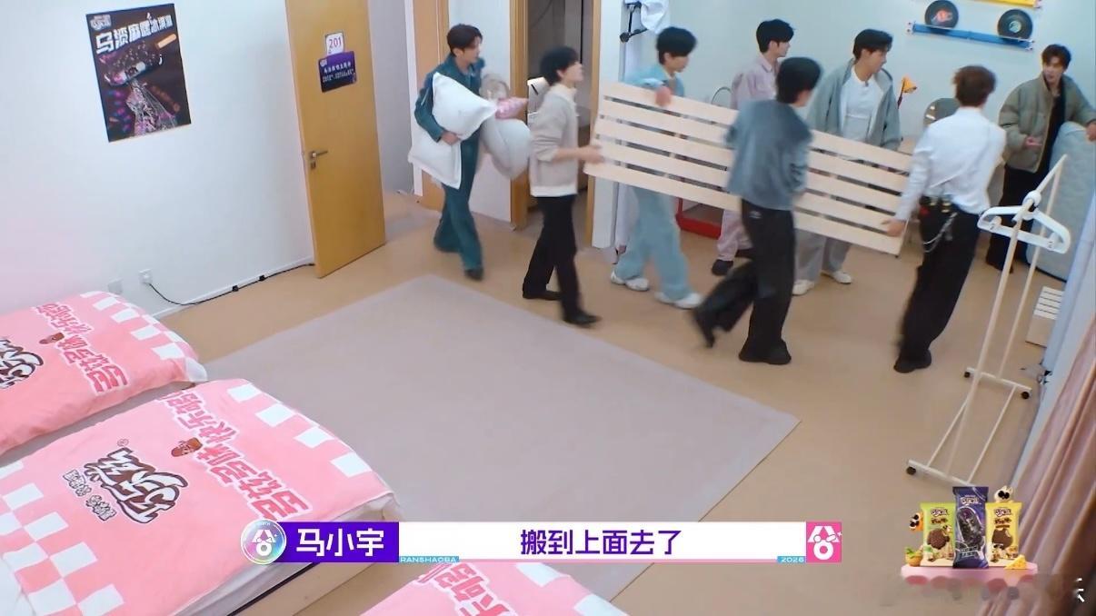 男生宿舍进霸总了 颠覆刻板霸总剧情，男生宿舍上演另类温柔，一呼百应的行动力，全员