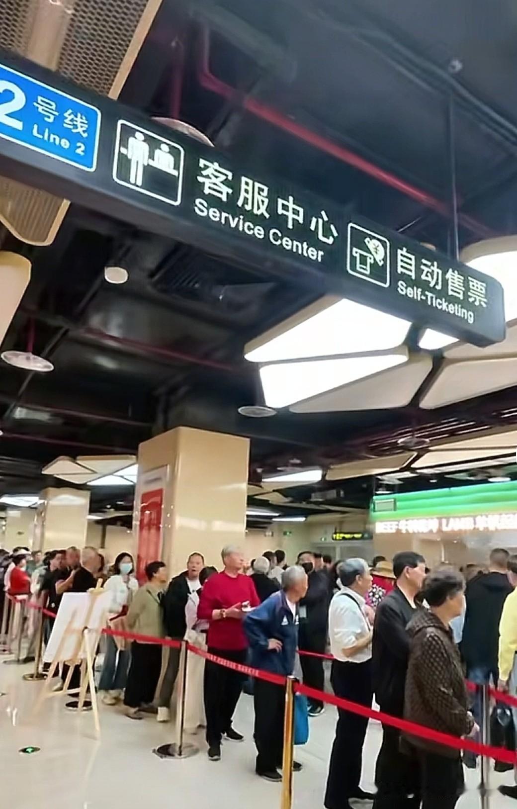 听说前段时间开业的南通地铁钟秀西路大食堂，用餐时间经常大排长队，动辄排队半小时，
