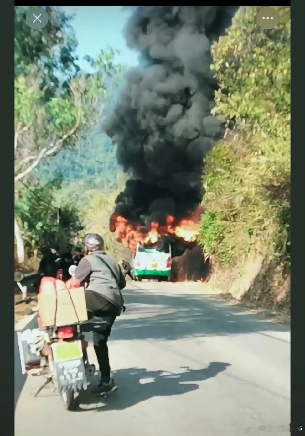 广东一公交车起火致6人死亡 好惨，看评论说不少乘客为学生，开始返校。车子为燃油车