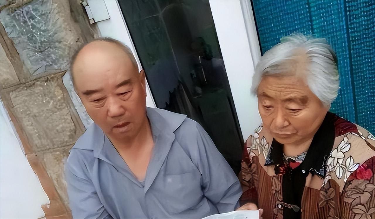 2000年，一对辽宁夫妇借了7万元将女儿送出国留学，令人伤心的是，女儿却从此消失