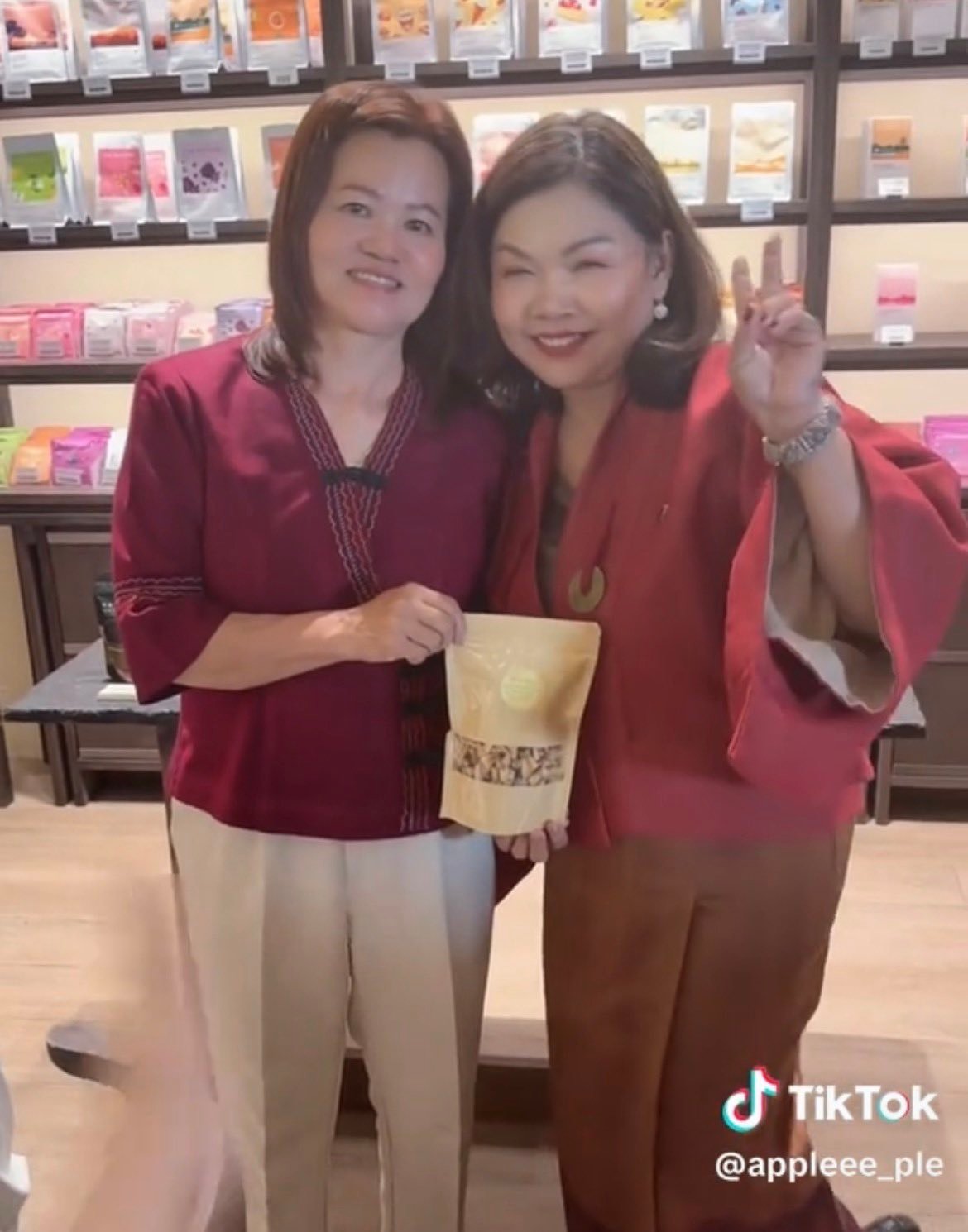 天啊 亲家母见面 