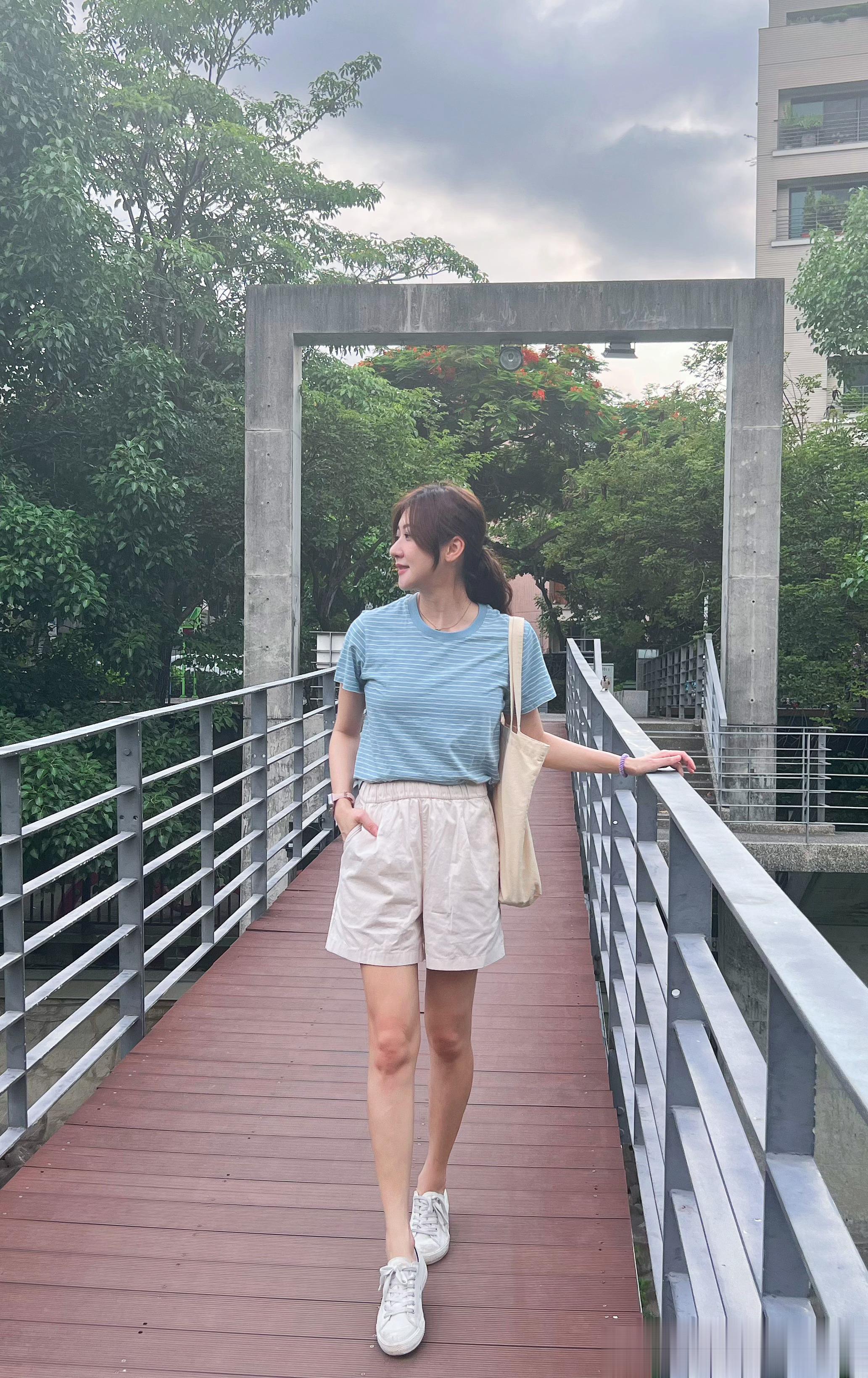 趁太陽沒這麼大出去散個步😎 ​​​