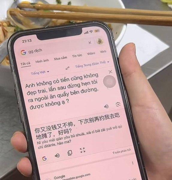 有个中国小伙在越南认识了一个越南姑娘，看着长的挺可爱，就是语言不通，完全靠翻译交