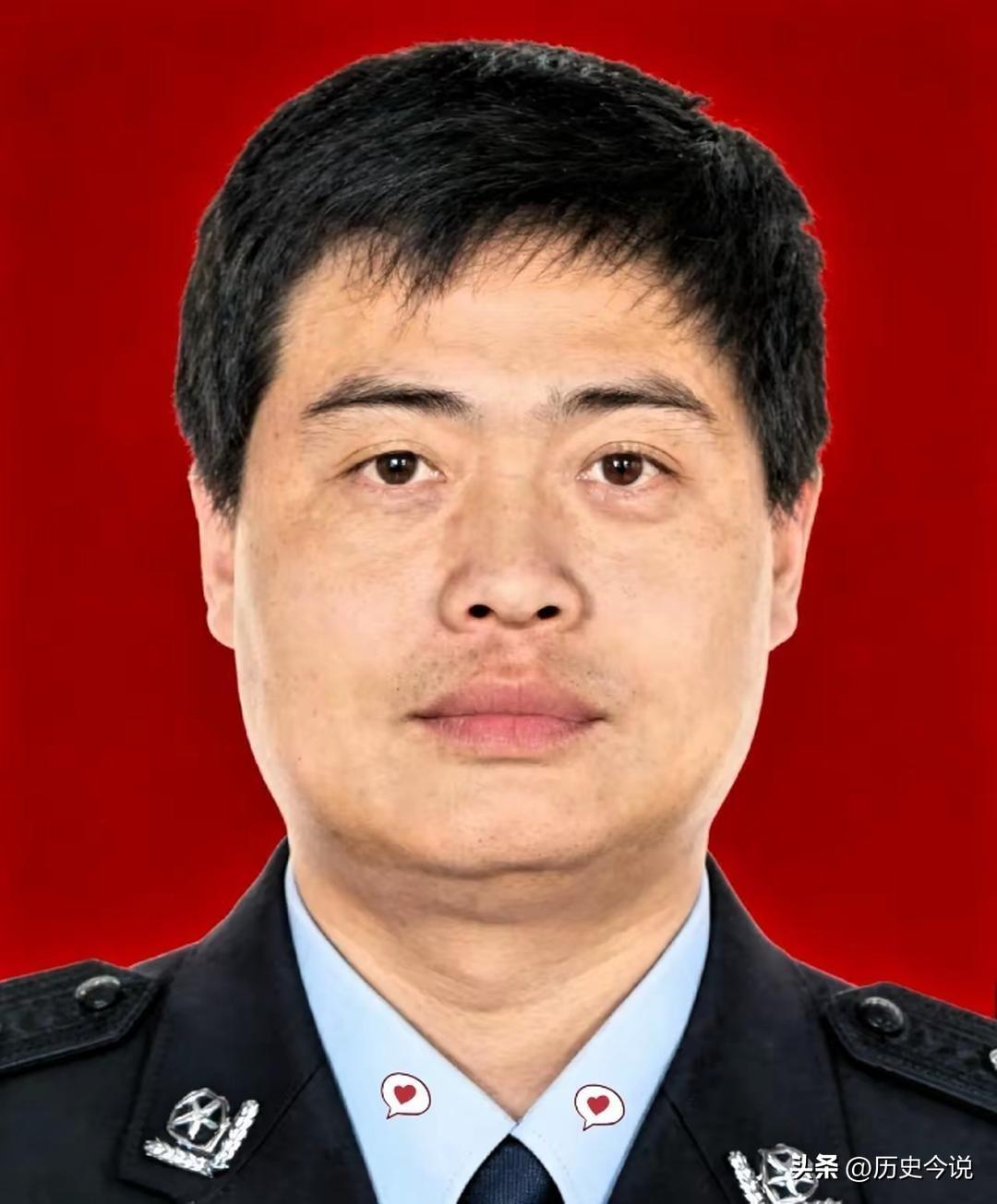 2015年肃宁深夜：48岁公安政委带头冲枪林弹雨，用生命为战友蹚生路
 
阅读此