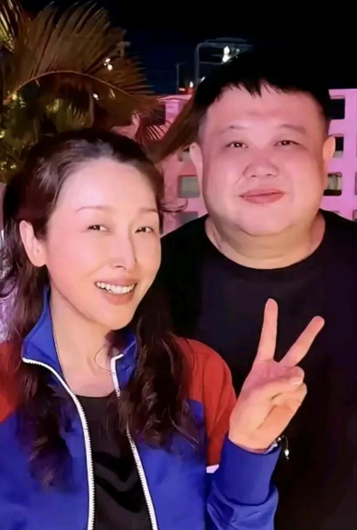 一个是歌手孙悦，一个是相声演员孙越，两个名字叫孙YUE的跨界明星在一起的同框照，