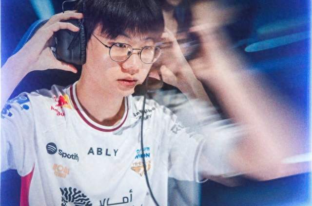 T1 横扫 MKOI 连续 11 年从不缺席八强！IG 力克 LYON 时隔 7 年重返淘汰赛