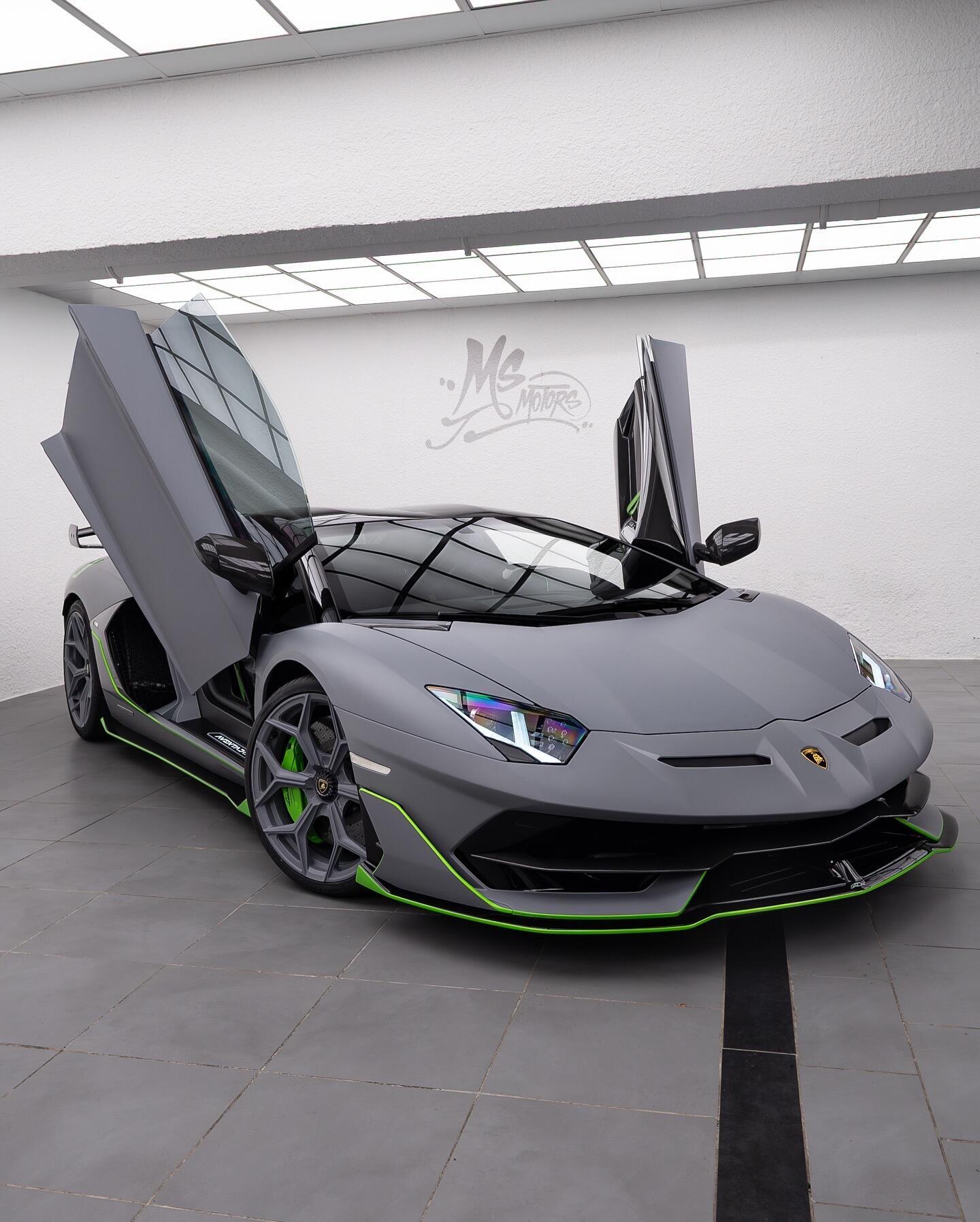 【敞篷机甲战神—兰博基尼AVENTADOR SVJ敞篷版】兰博基尼Aventad