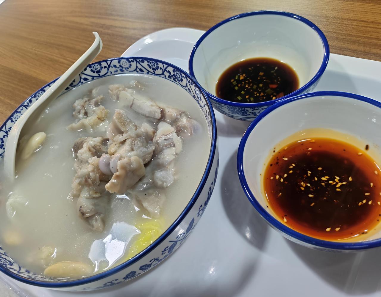 穷在犟和杠，福在忍和谦，富在谋和思，毁在怒和狂。