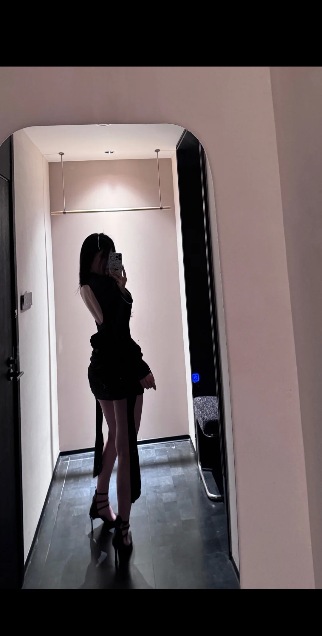 不露脸的氛围感对镜自拍