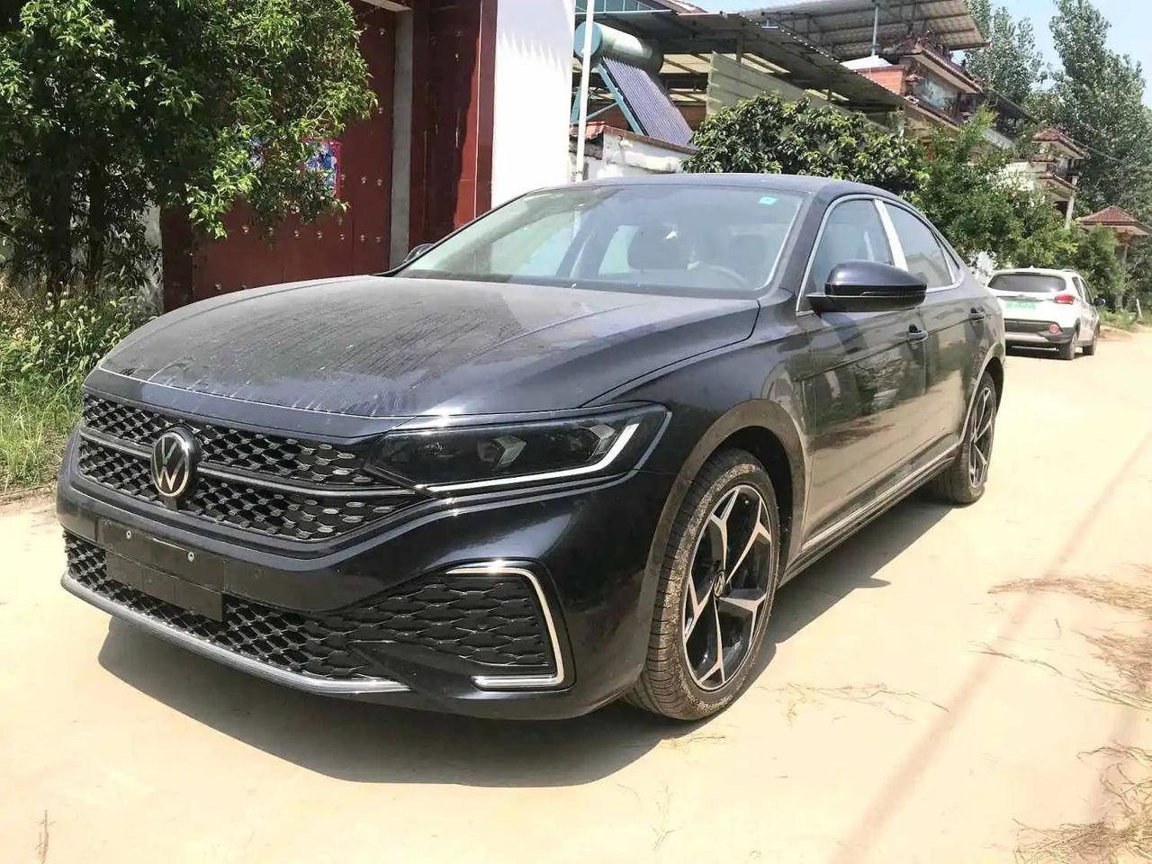 在河南，一台2023款大众帕萨特2.0TSI 330TSI星空精英版（改款）原版