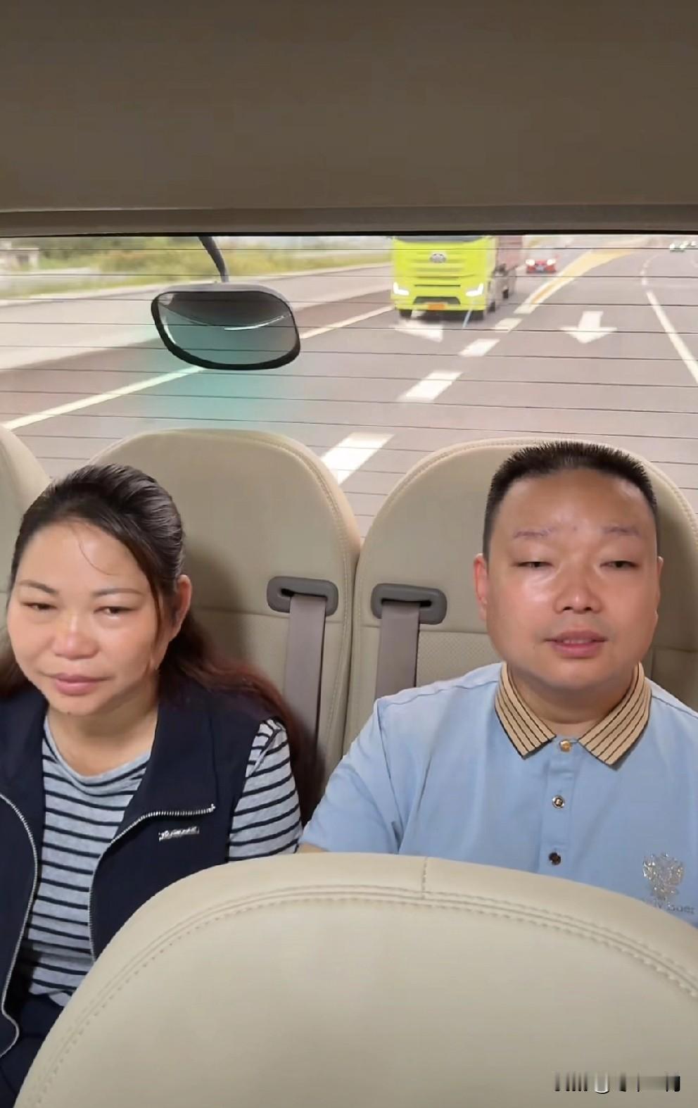 养育之恩大于天。寻亲成功的王晓举讲述被养母抚养的过程。

王晓举是被养家那边的一