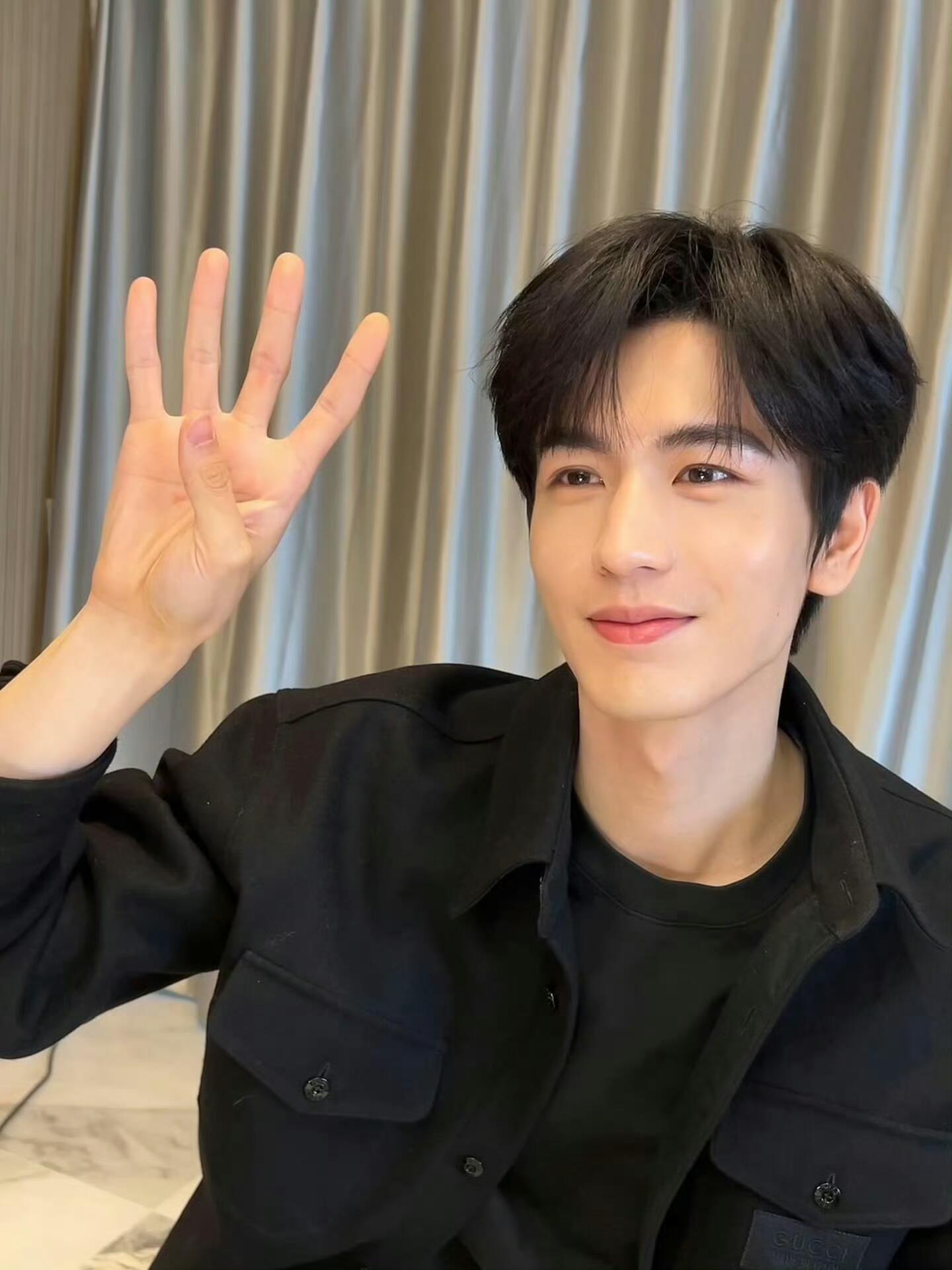 张凌赫简直就是女友视角之神，我的理想型男友啊啊啊啊啊啊啊啊啊啊啊啊啊啊啊啊啊啊啊