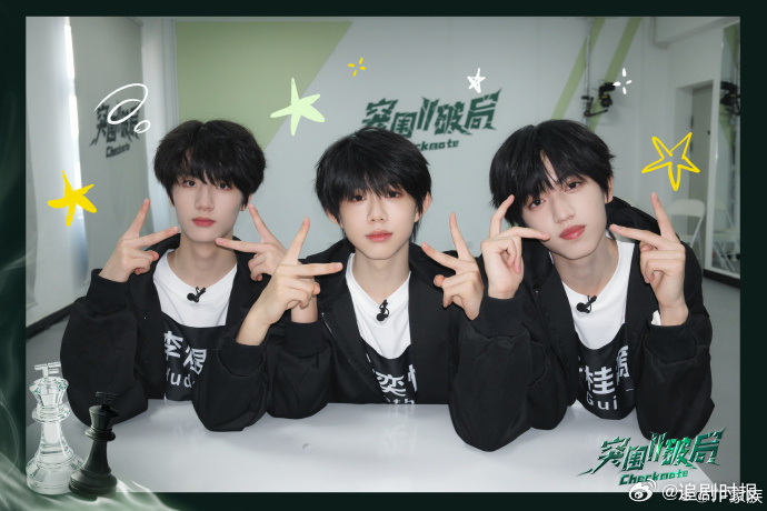 TF四代突围2白衬衫海报TF四代重逢在周而复始的盛夏 TF四代突围2白衬衫海报，