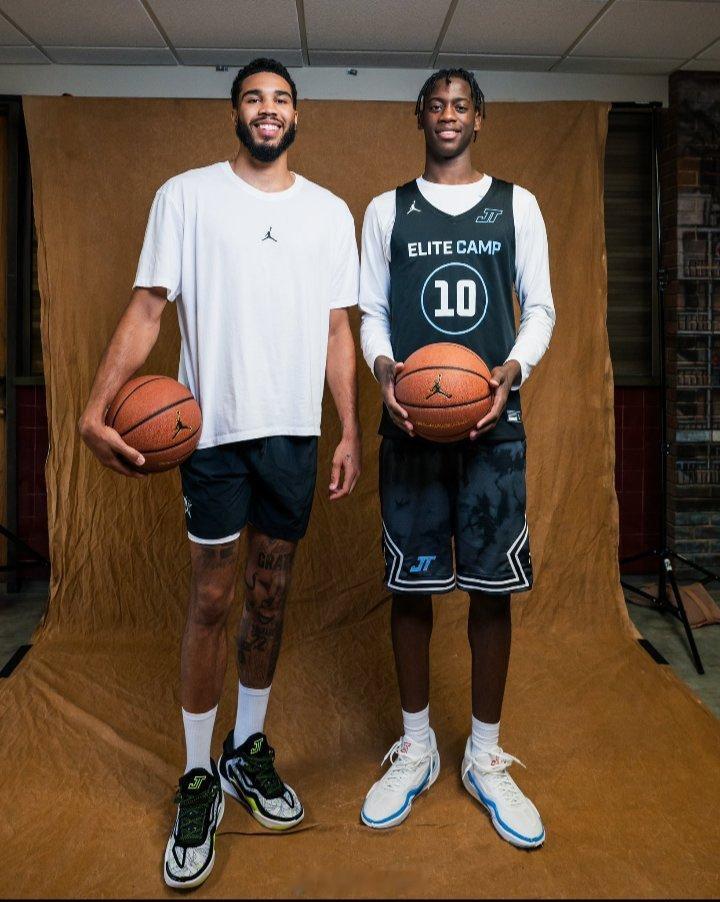 凯尔特人NBA杯小组赛赛程公布👇🏽10月31日 主场vs公牛11月7日 客场