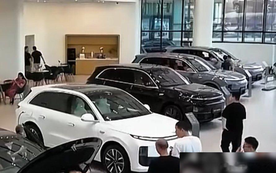 说个事儿，挺解气的。 国产车这几年在海外是什么待遇？出口量一路狂飙，全球各大市场