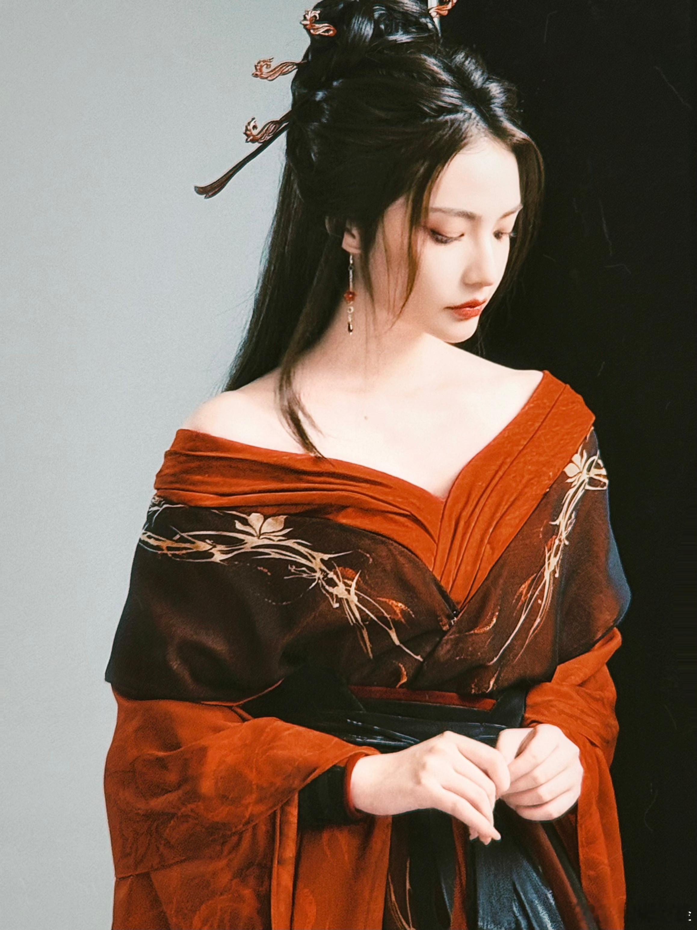 加奈那是焰灵姬本焰吧加奈那和焰灵姬适配度满分 谁能拒绝预告里的加奈那，她就是焰灵