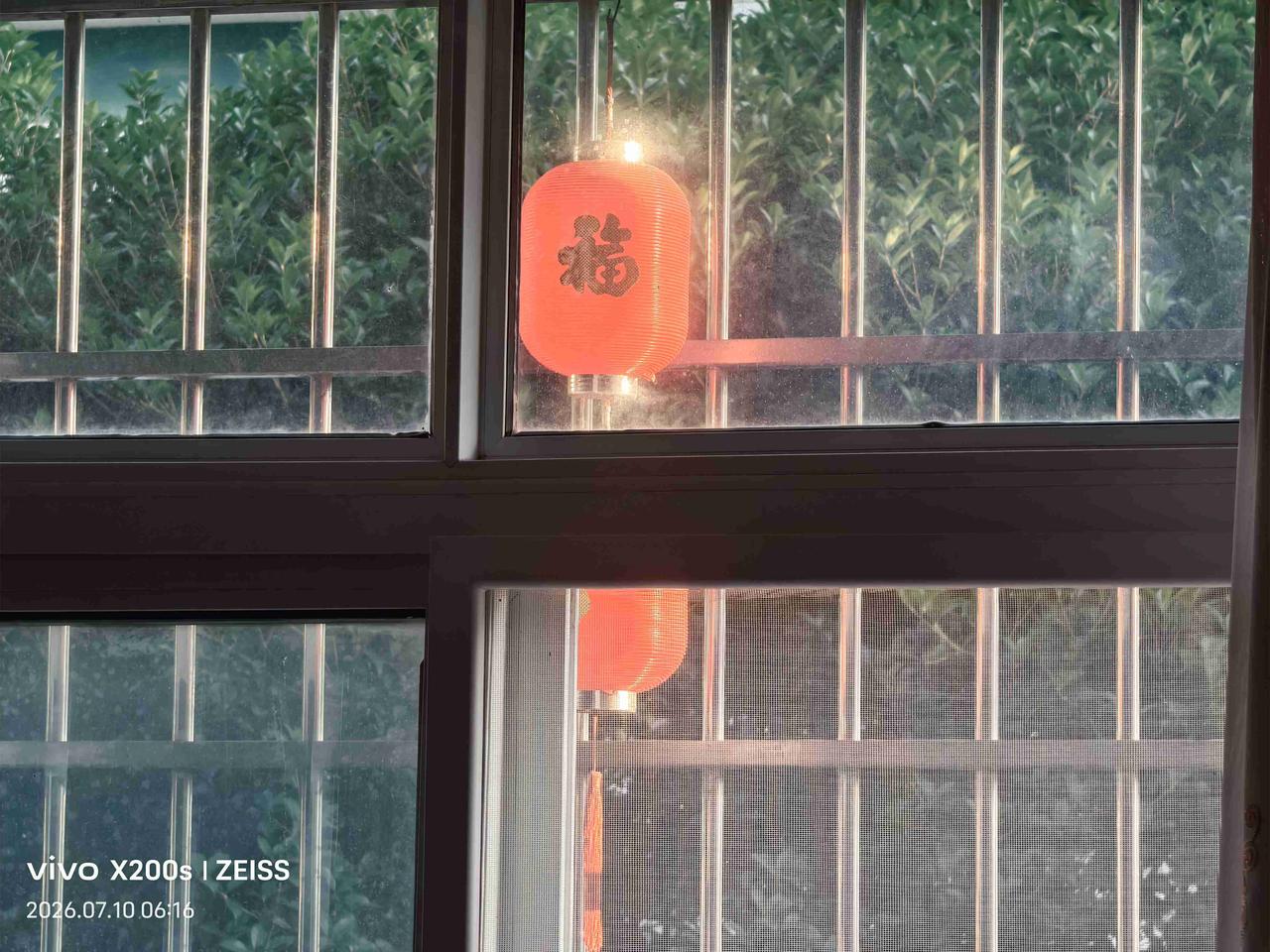 我的今日状态：😁轻松愉快
我这里的天气：☀️晴天：蓬荜生辉：早晨的太阳照在窗外