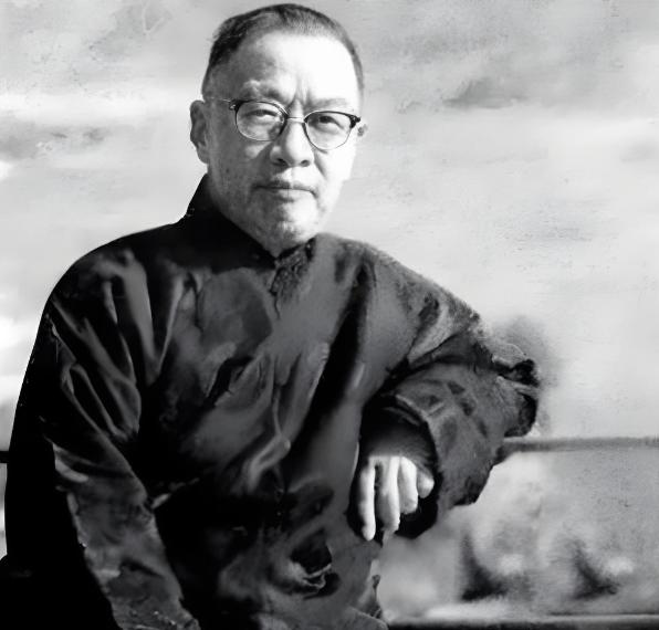 1945年抗战胜利，举国欢庆还都南京之际，史学大师钱穆独持异议。他从历史与战略出