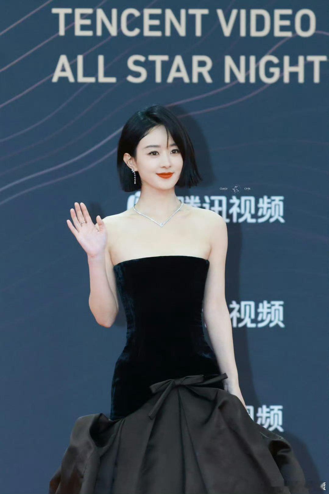 赵丽颖辛苦了 主持人：谢谢赵丽颖来到星光大赏，谢谢您丽颖老师…… “人人都看好你
