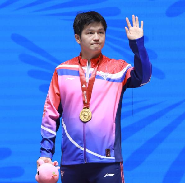 整个乒乓界里，我最不明白的人就是樊振东了。明明已经拿遍了世界冠军，为什么还要在全