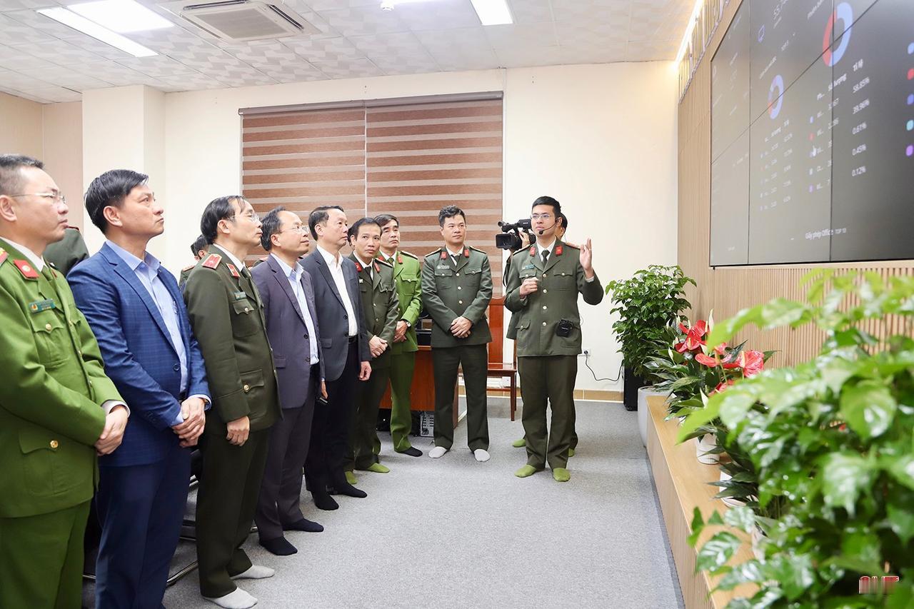 11月25日下午，越南河静省警察局举行“河静省网络安全运营中心”启动仪式
河静省