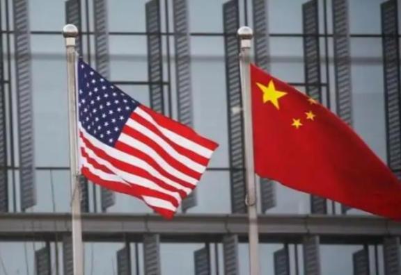 全世界现在都在赌中国和美国到底谁先扛不住。目前的状况是中国有货，美国有钱，但美国