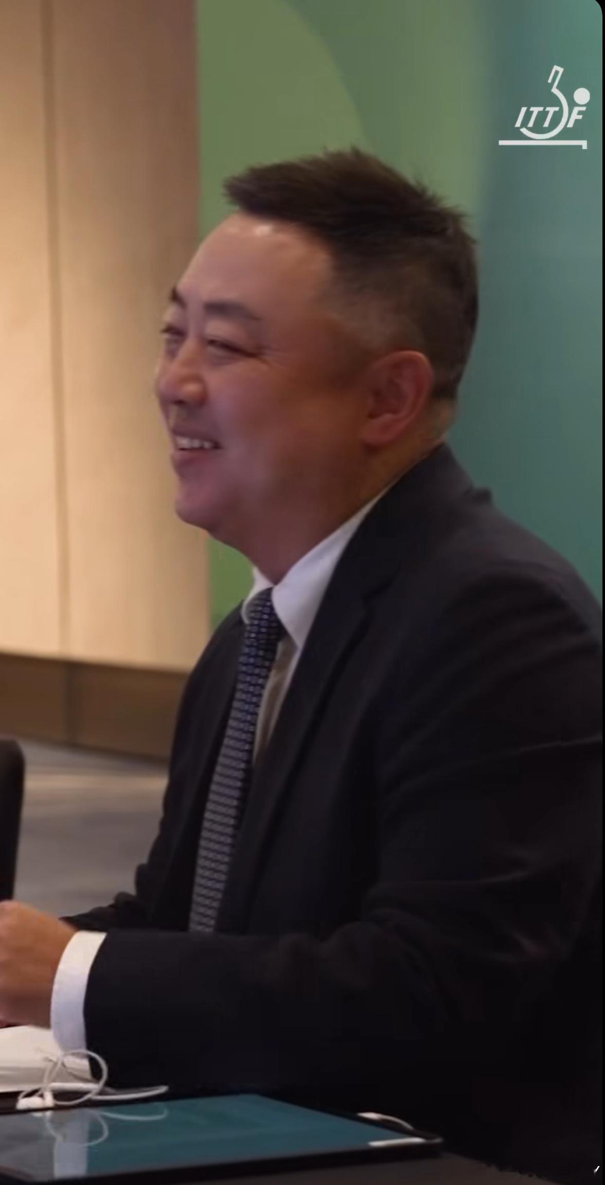 呙凉还在成都 开会呢 